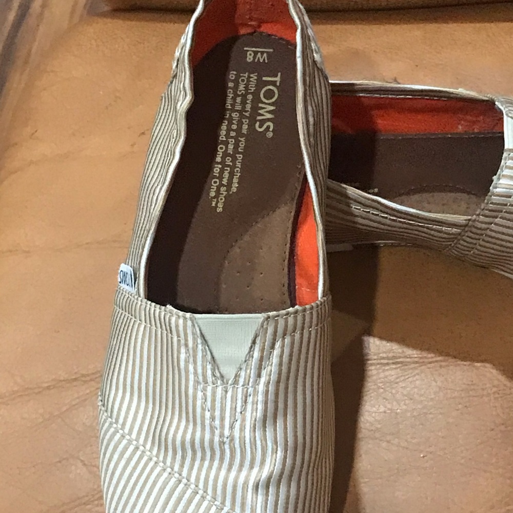 TOMS - Picture 3 of 6